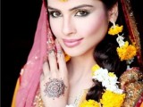 Best Hairstyles For Mehndi Bride 001