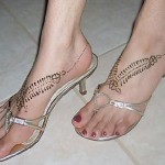 Simple Mehndi Designs For Hands, Feet And Fingers 007