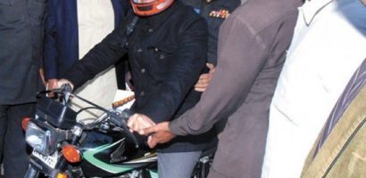 Shahbaz Sharif Distribute Free ‘Helmet For All’ Scheme