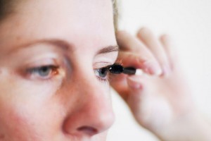 How to Use eyelash Curler with Mascara