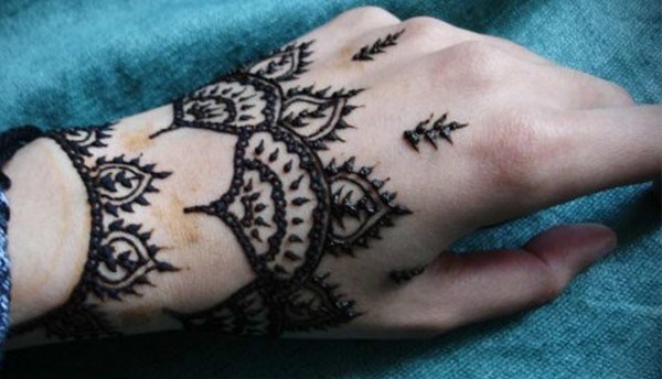 Best Black Mehndi Design for Women 2015