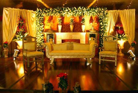 Best Pakistani wedding stage decoration flowering for Mehndi walima barat  stages décor services provi… | Stage decorations, Wedding stage decorations,  Wedding stage