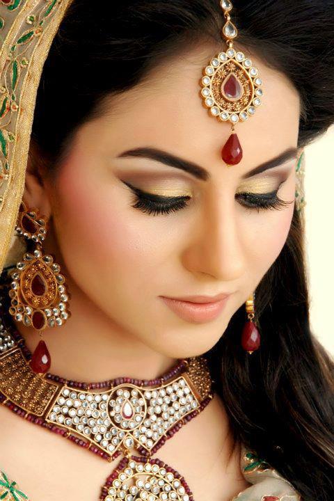 Pakistani Bridal Makeup 2021 In Urdu