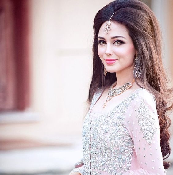 party hairstyles for long hair in pakistan