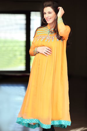 Pakistani dresses for outlet pregnant ladies