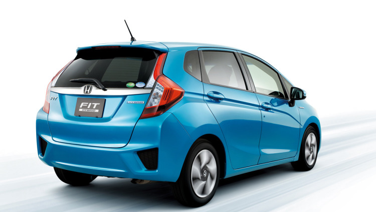 Honda Fit Hybrid vs Jazz vs Toyota Aqua 2016 Price in Pakistan