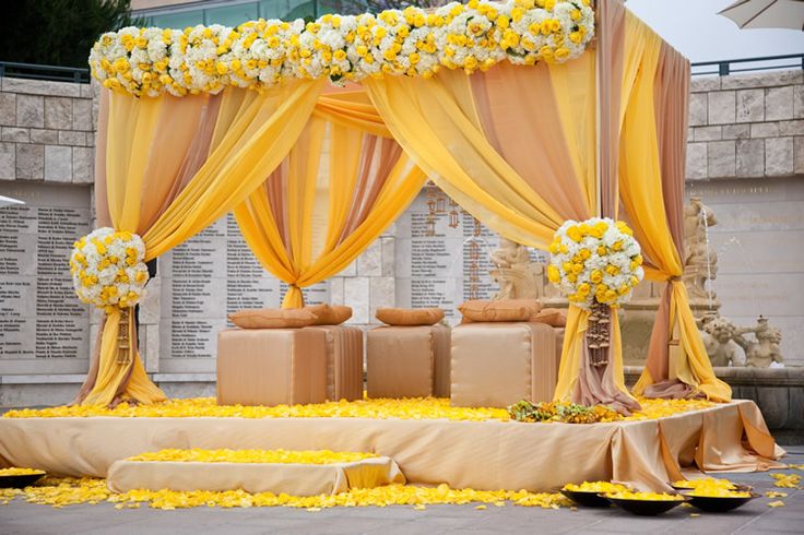 Some Intriguing Stage Decoration Ideas for a Weddings - Sheesh Mahal  Banquet Hall in Patna